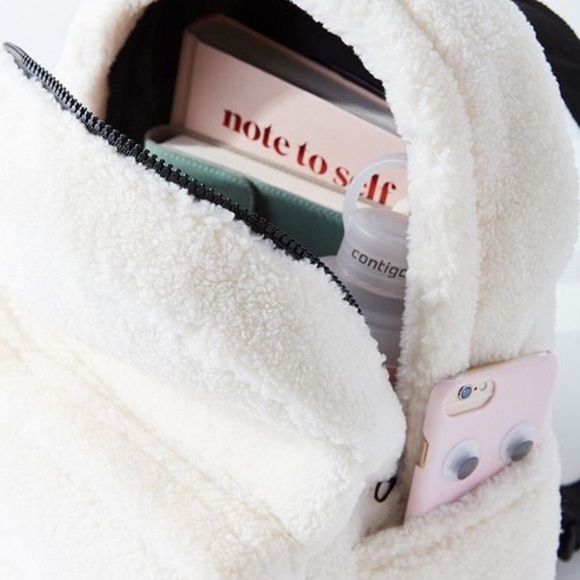 Final 💰⬇️ NWOT UO Sherpa backpack - Picture 5 of 7